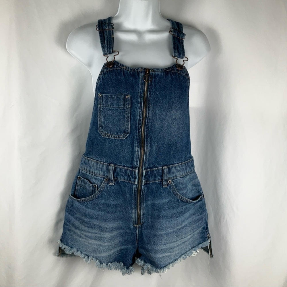 Free People We The Free Sunkissed Denim Overall Shorts Size 8 Zipper‎ Raw Hem